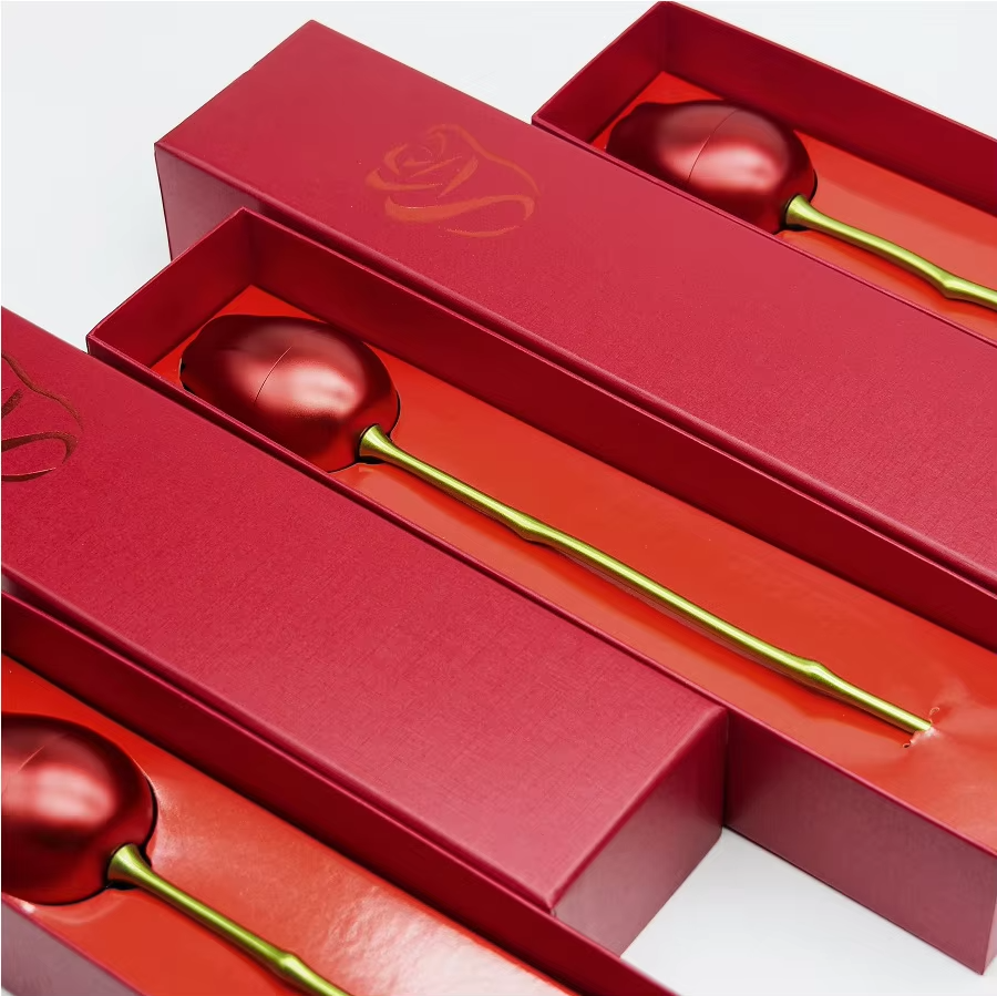 Naszyjnik z wisiorkiem w kształcie serca z linii róż