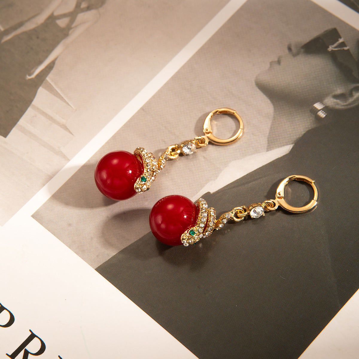 🐍Specjalna oferta noworoczna🎀 Kolczyki z pozłacanej perły w kształcie węża