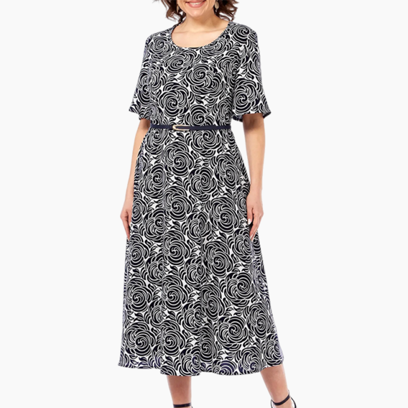 Elegancka sukienka maxi z nadrukiem i paskiem