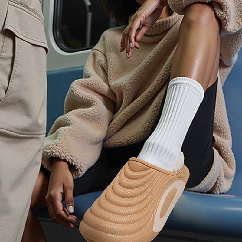 Zimowe ocieplane kapcie z miękką podeszwą